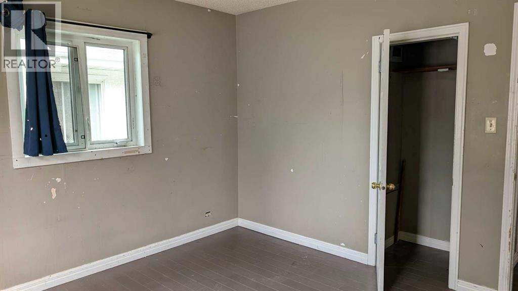 3414 Centre Street Ne Property Photo 6