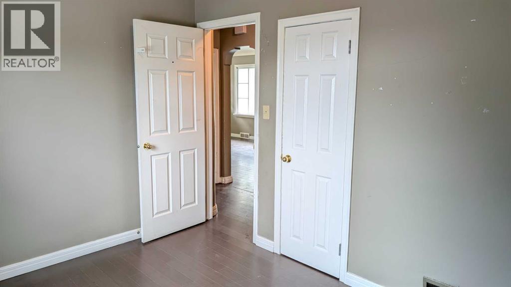 3414 Centre Street Ne Property Photo 7