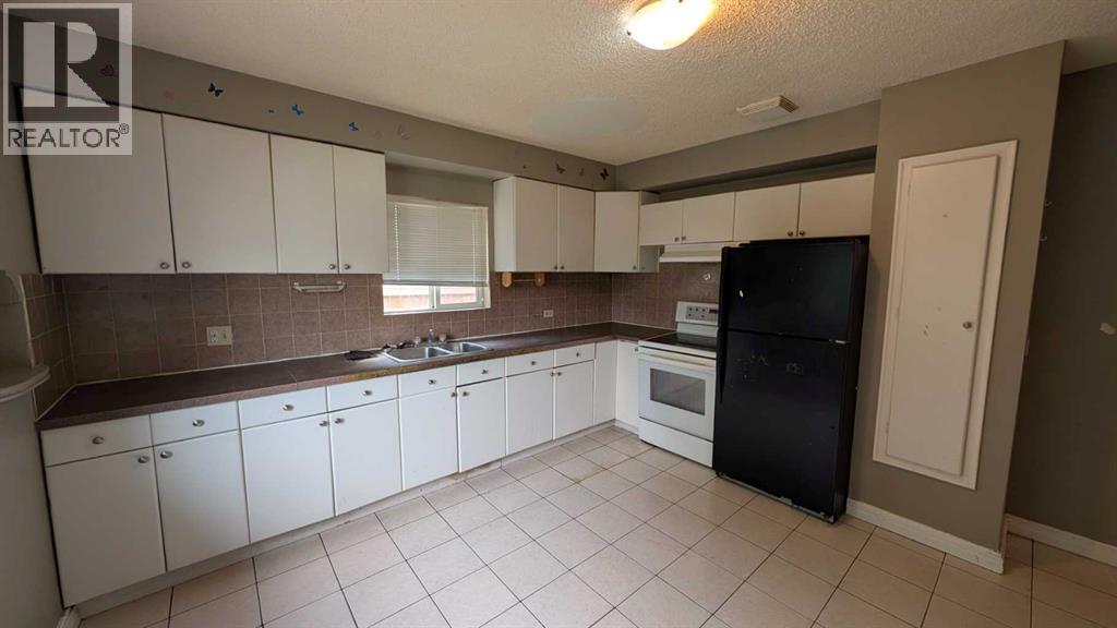 3414 Centre Street Ne Property Photo 8