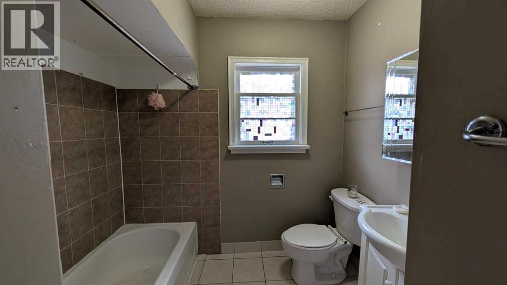 3414 Centre Street Ne Property Photo 10