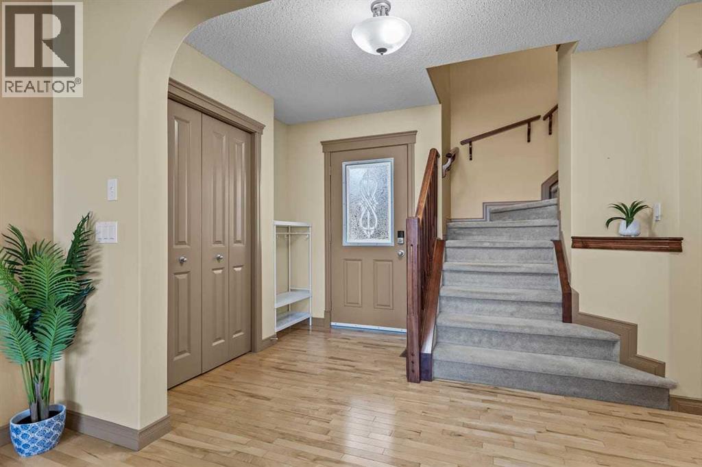 149 Everwoods Close Sw Property Photo 3