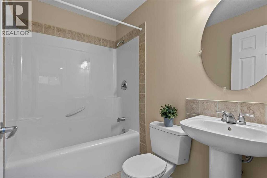 149 Everwoods Close Sw Property Photo 37