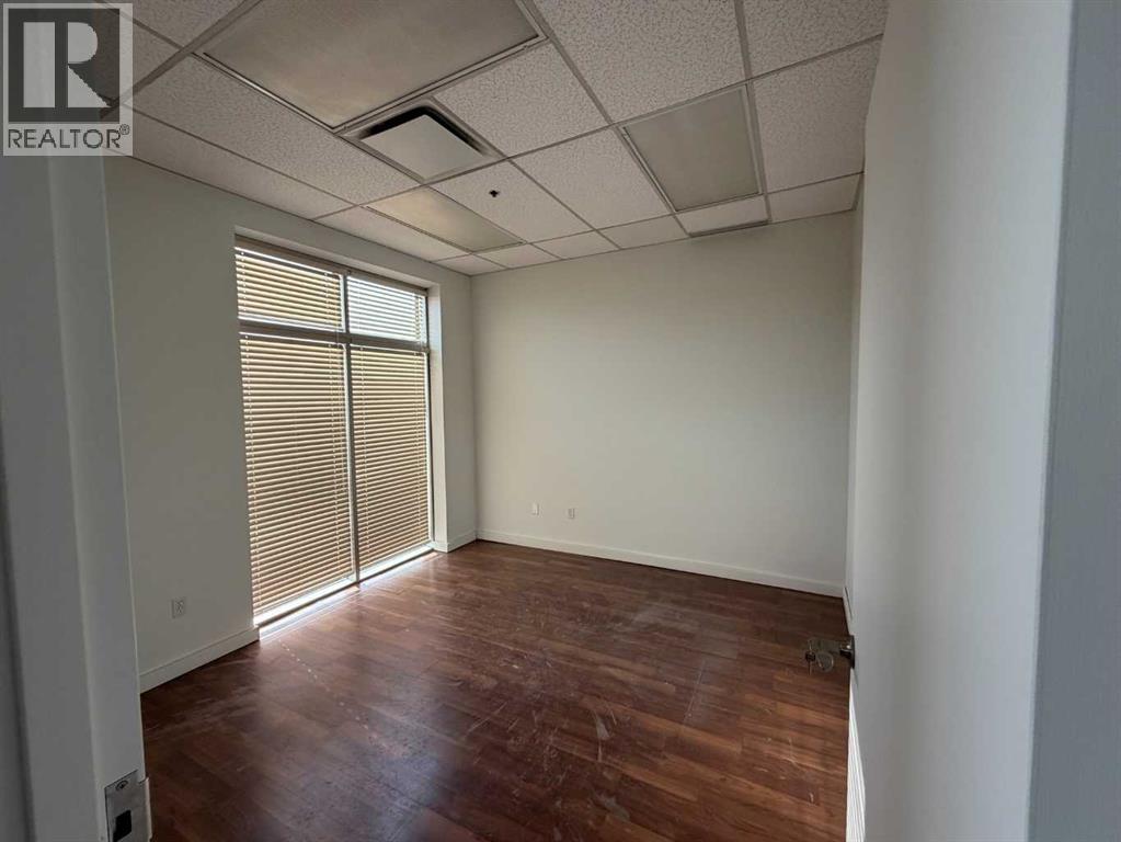 7002 98 Street Property Photo 3
