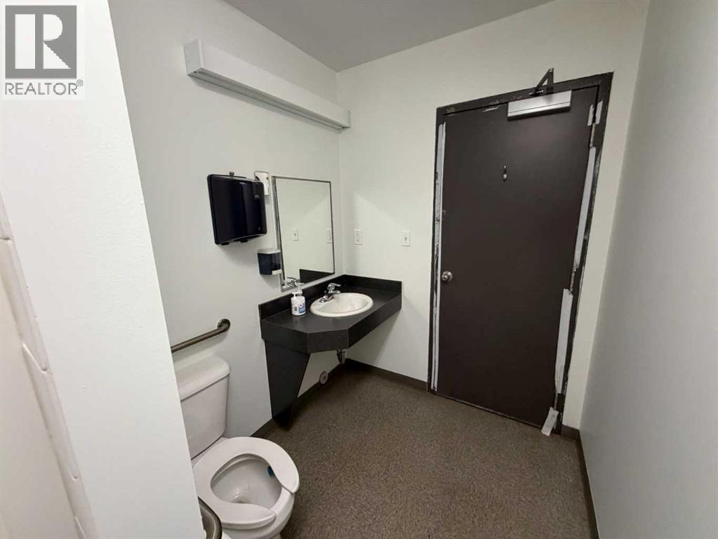 7002 98 Street Property Photo 6