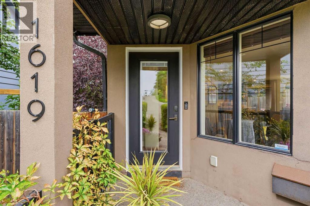 1619 24 Avenue Sw Property Photo 3