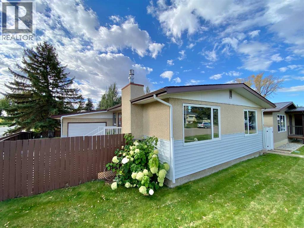 3 Lake Bevan Drive E Property Photo 1