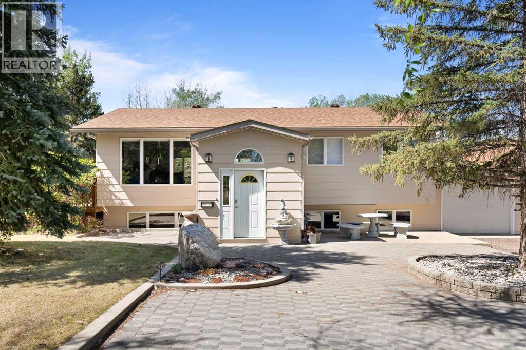 467 10 Street Property Photo 1