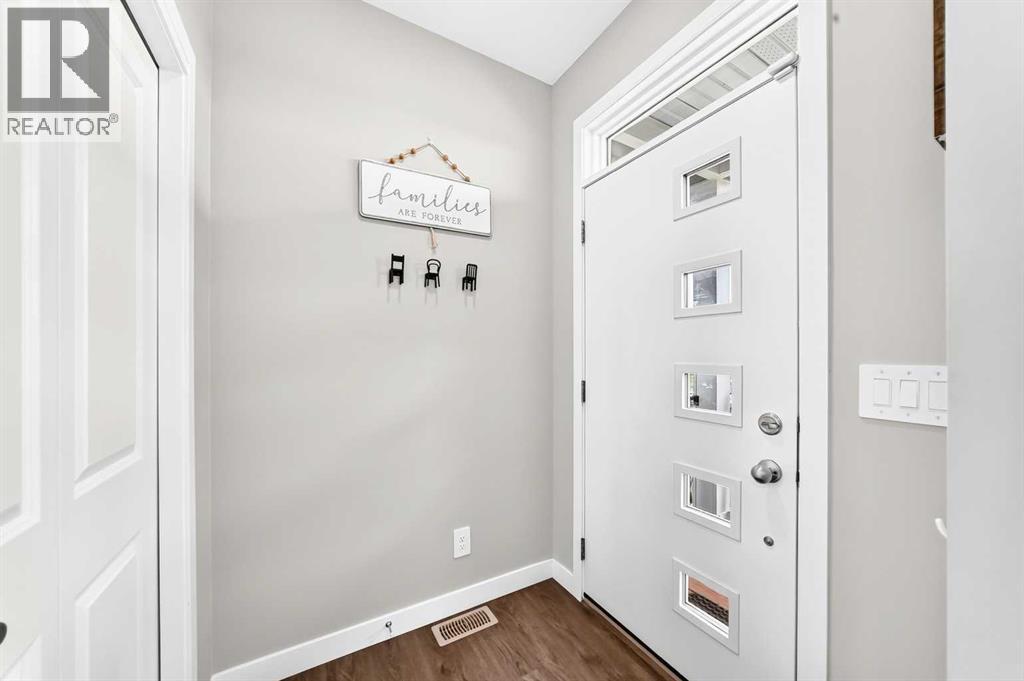 471 Livingston Way Ne Property Photo 2