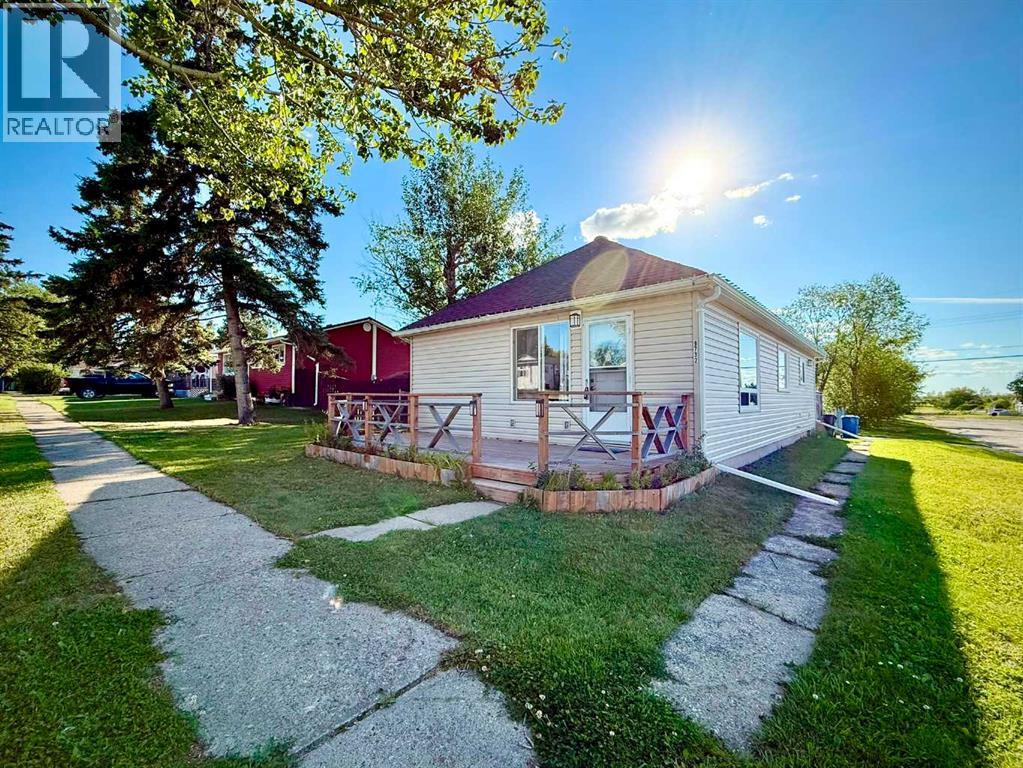 9732 100 Street Property Photo 1