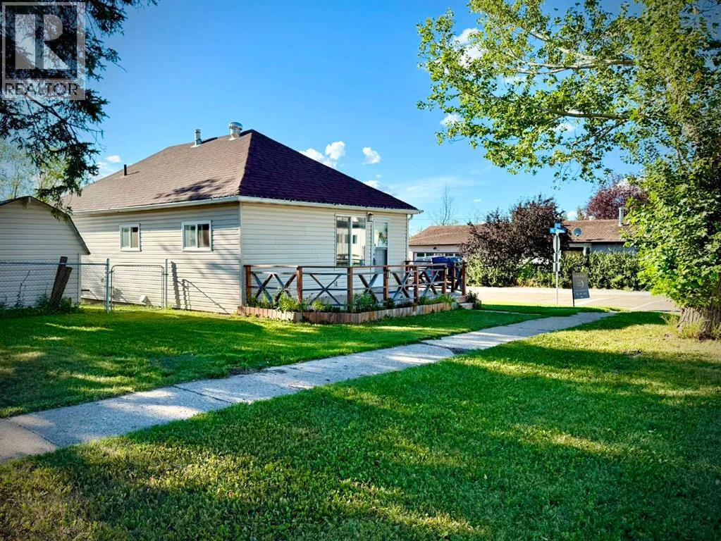 9732 100 Street Property Photo 2