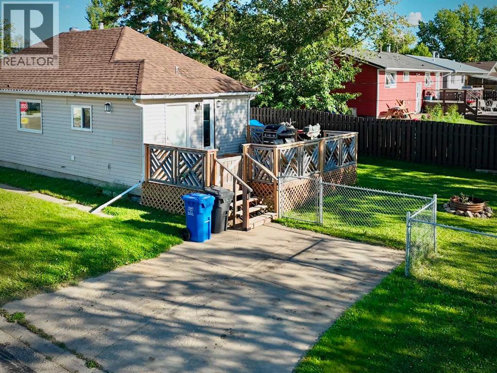 9732 100 Street Property Photo 3
