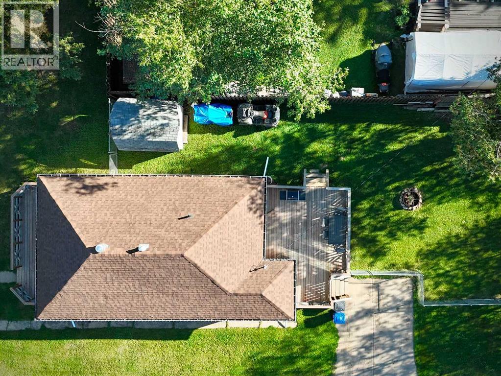 9732 100 Street Property Photo 5