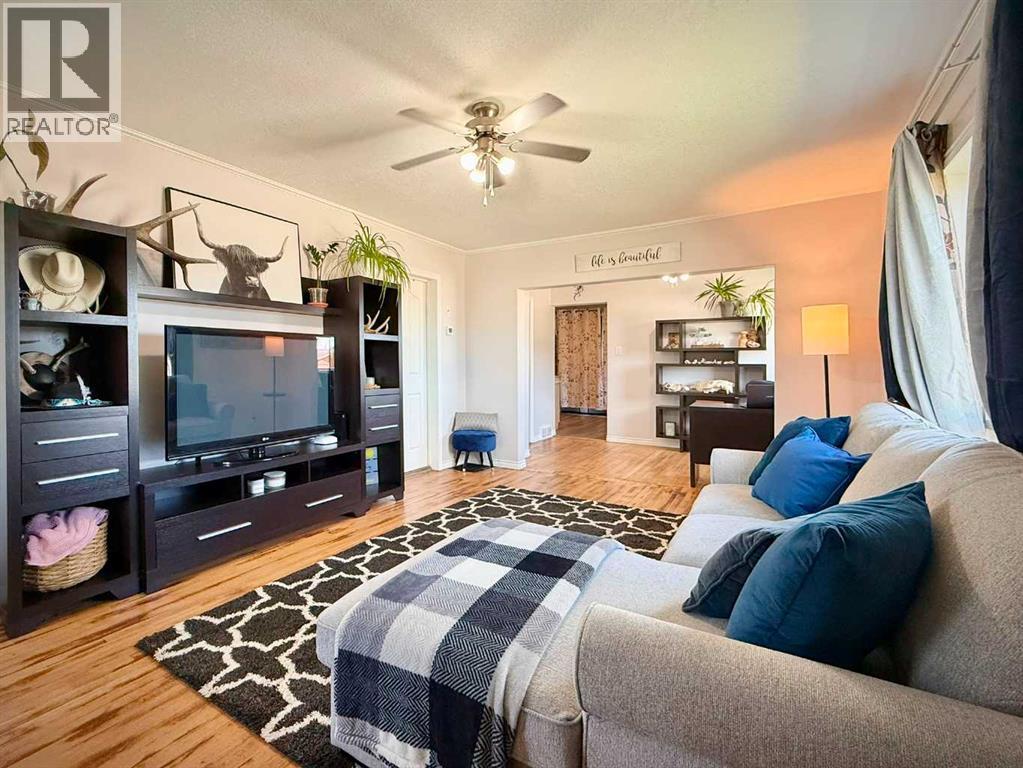 9732 100 Street Property Photo 9