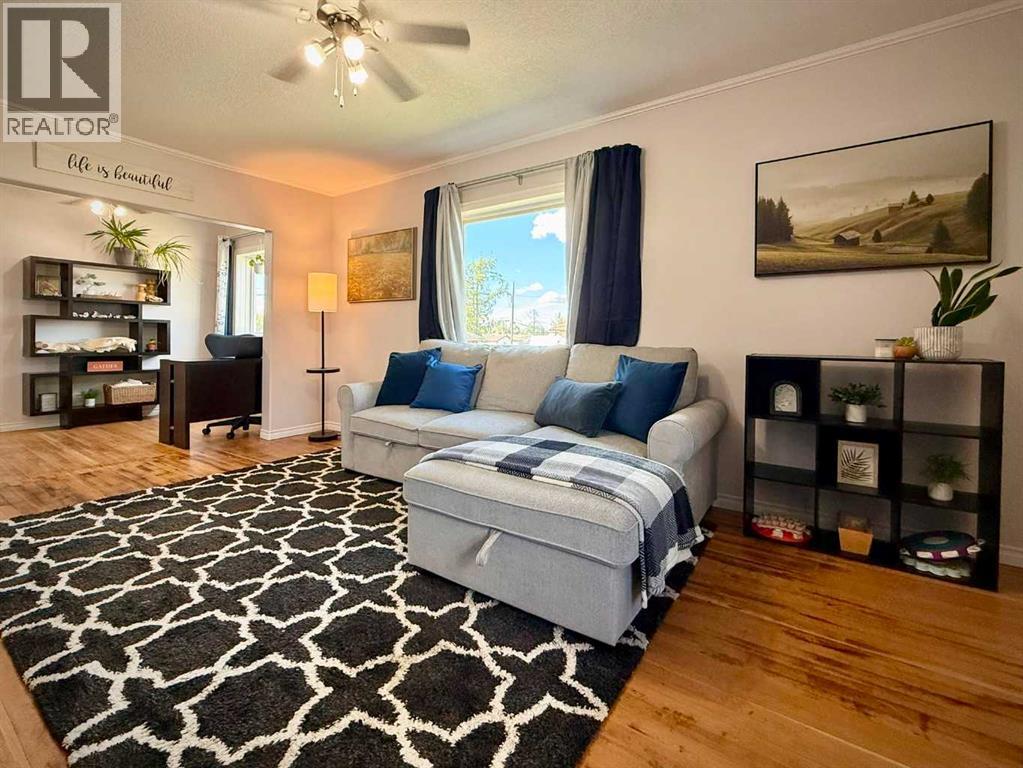 9732 100 Street Property Photo 10