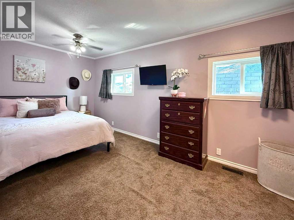 9732 100 Street Property Photo 12