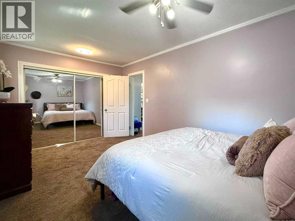 9732 100 Street Property Photo 13