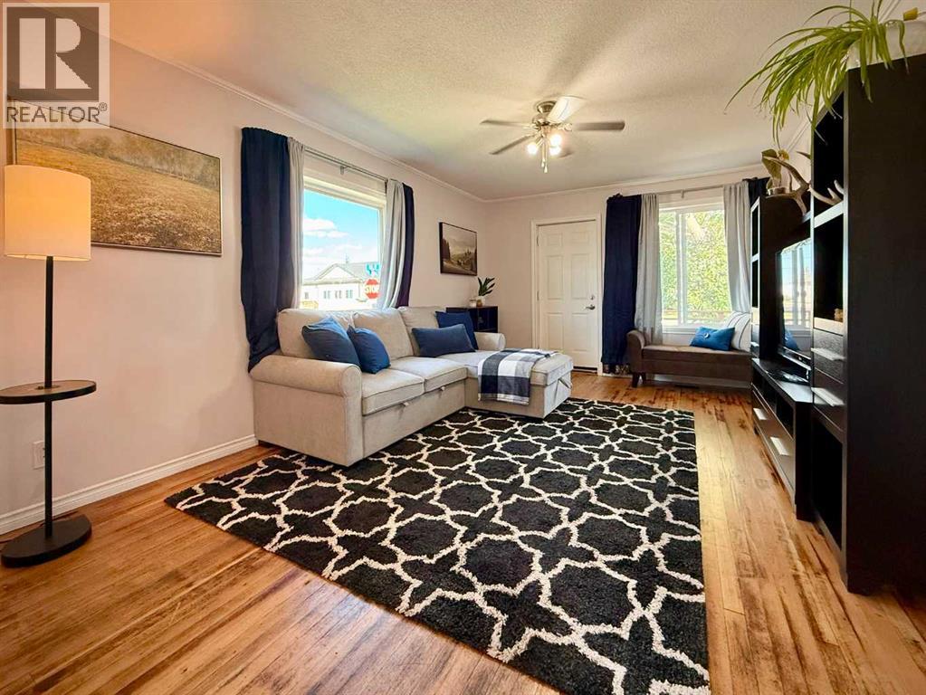 9732 100 Street Property Photo 15