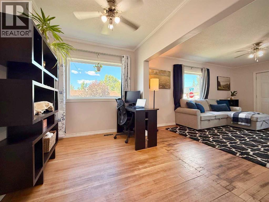 9732 100 Street Property Photo 17