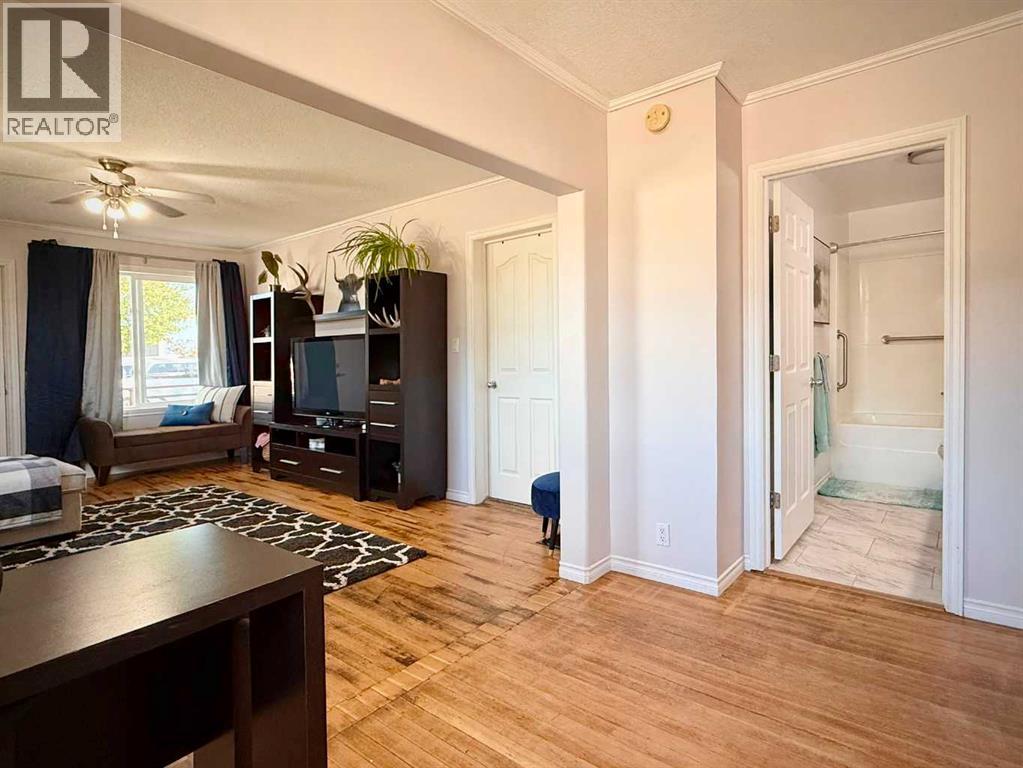 9732 100 Street Property Photo 19