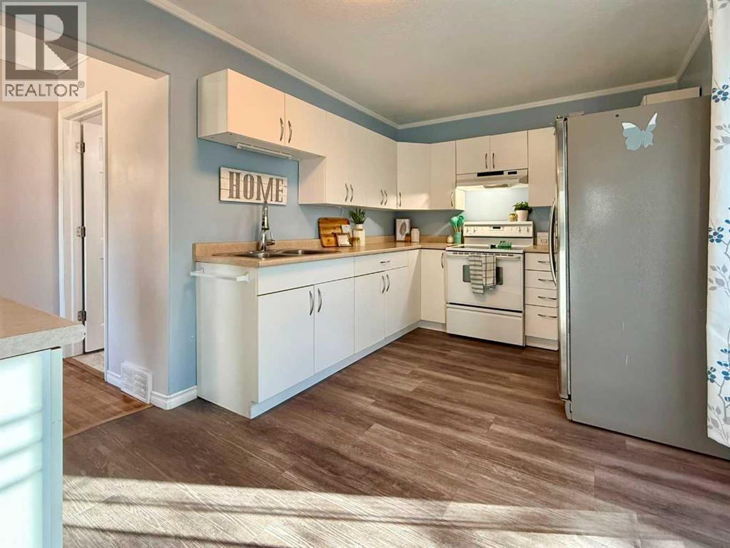 9732 100 Street Property Photo 22