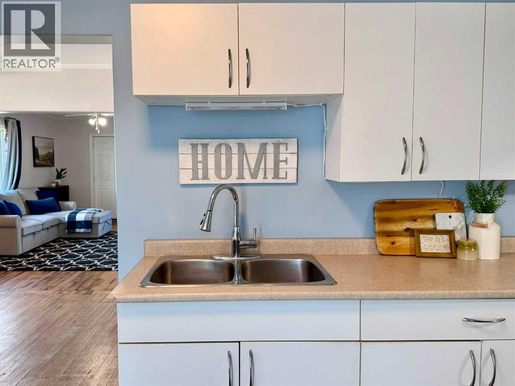 9732 100 Street Property Photo 23