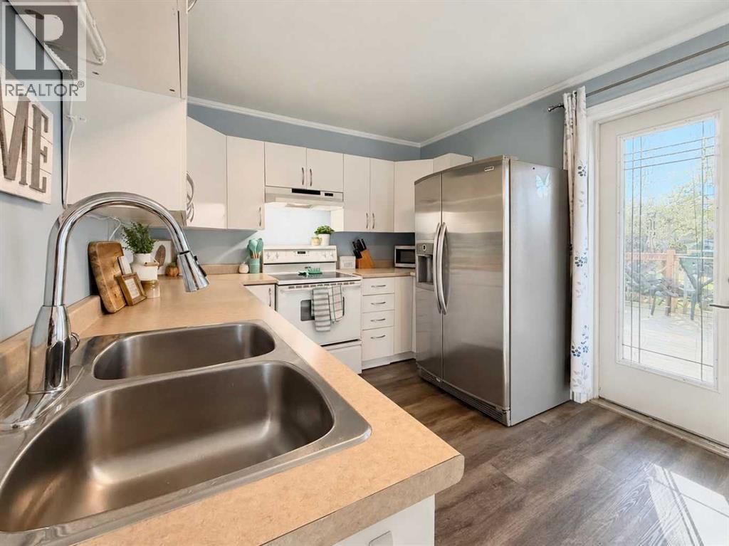 9732 100 Street Property Photo 32