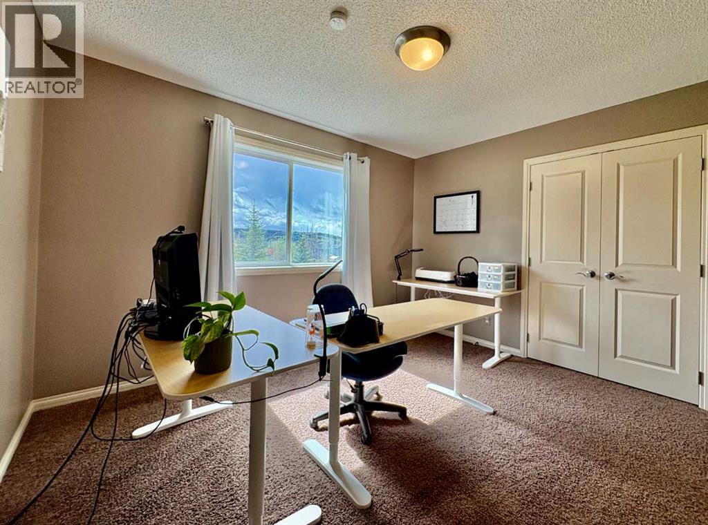 8 Sunset Square Property Photo 27