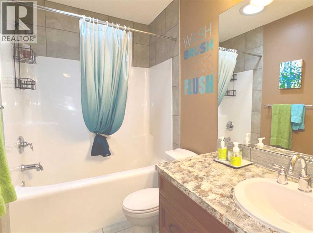 8 Sunset Square Property Photo 28