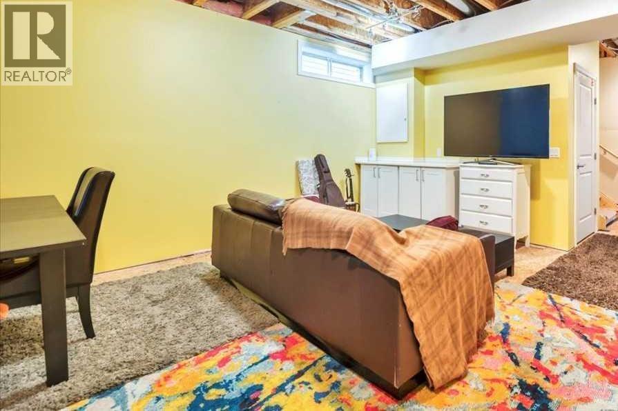8 Sunset Square Property Photo 31