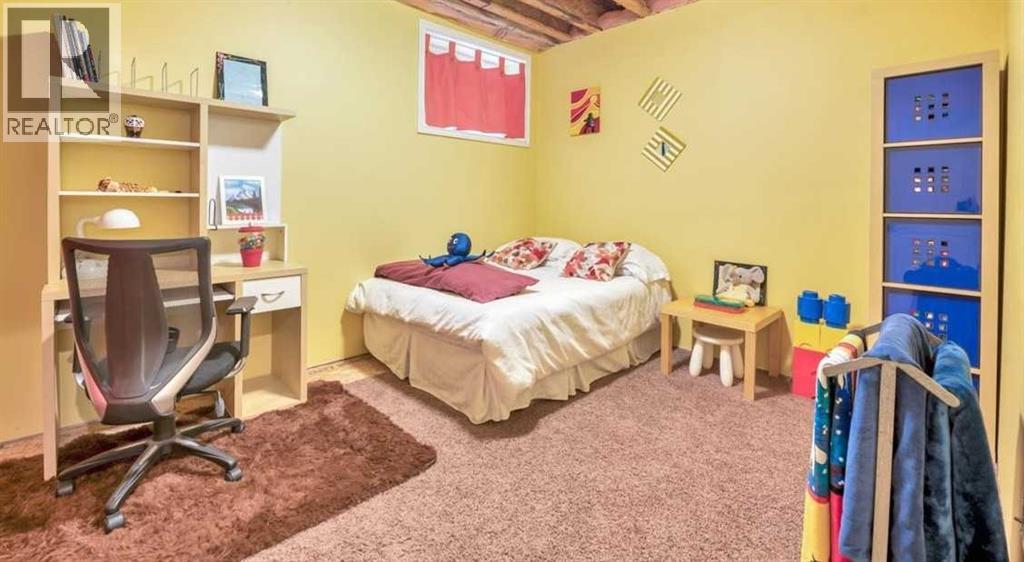 8 Sunset Square Property Photo 34