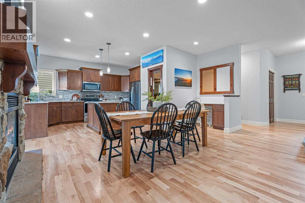 295 Aspen Hills Close Sw Property Photo 4