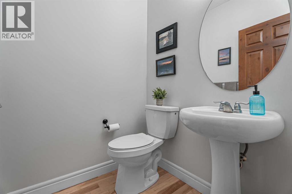 295 Aspen Hills Close Sw Property Photo 20