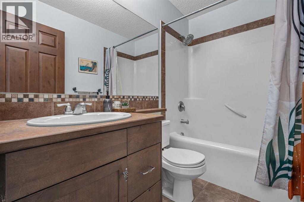 295 Aspen Hills Close Sw Property Photo 37