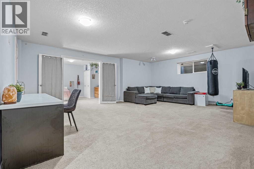 295 Aspen Hills Close Sw Property Photo 41