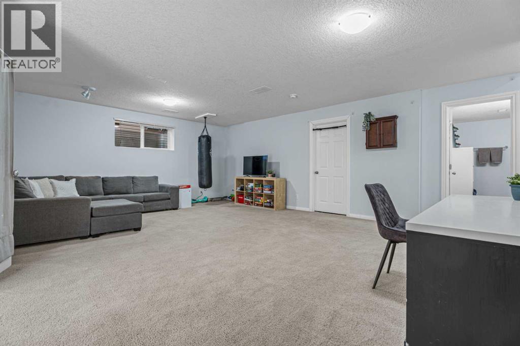 295 Aspen Hills Close Sw Property Photo 42