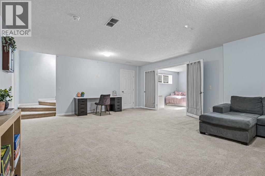 295 Aspen Hills Close Sw Property Photo 43