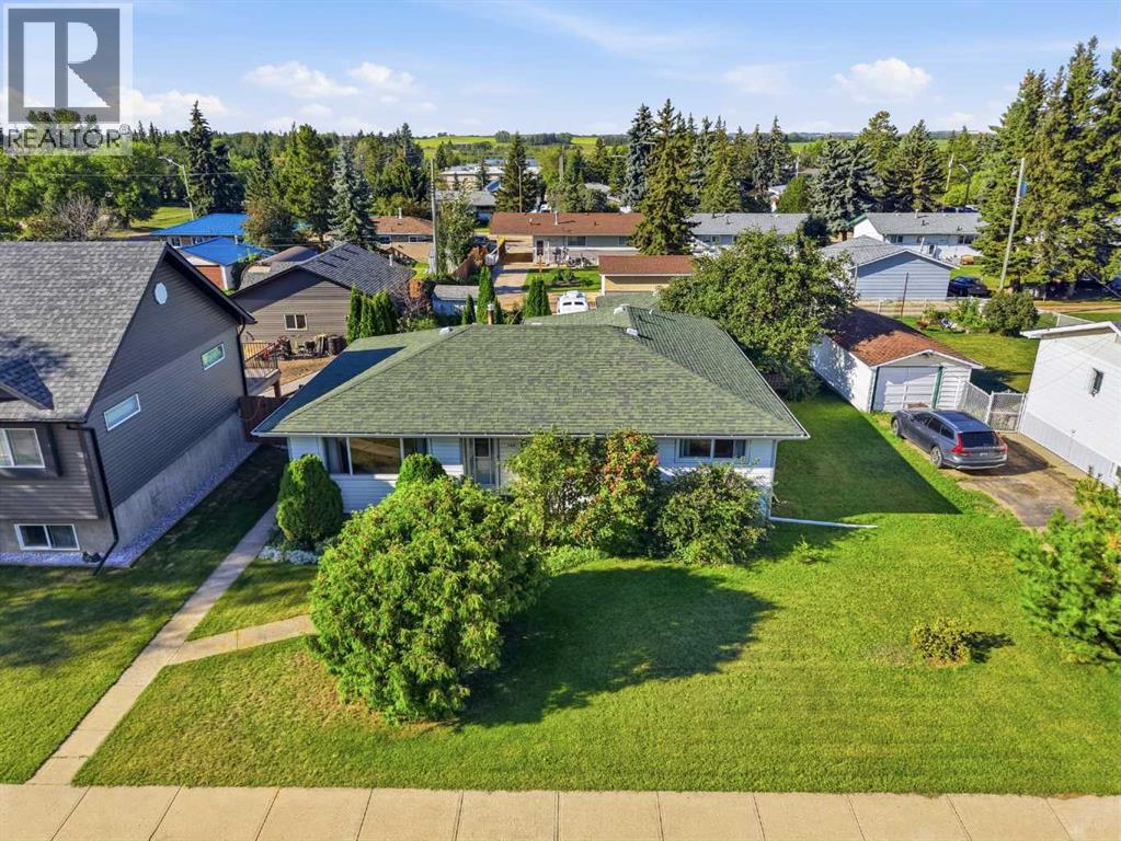5216 54 Avenue Property Photo 1