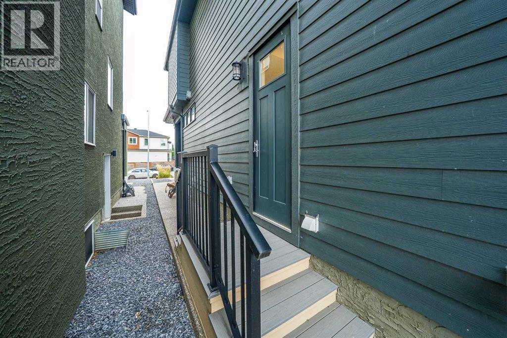 92 Walcrest View Se Property Photo 3