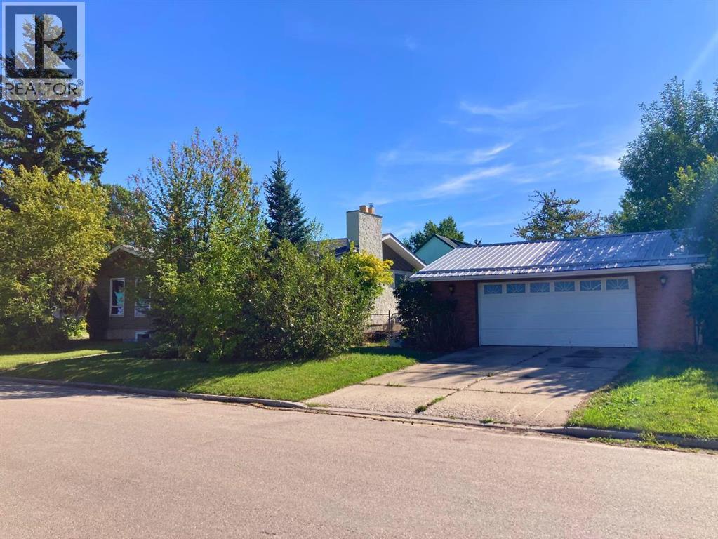 4617 48 Street Property Photo 1