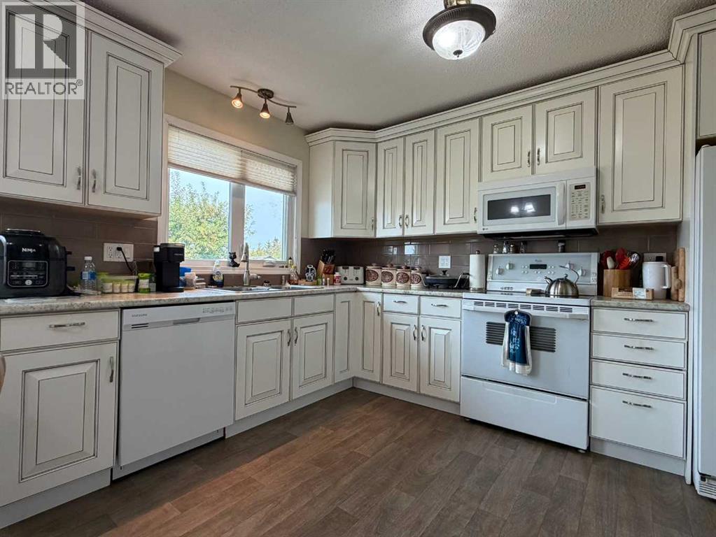607 6 Avenue Property Photo 4