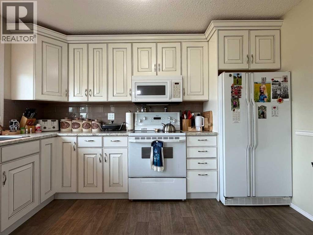 607 6 Avenue Property Photo 5