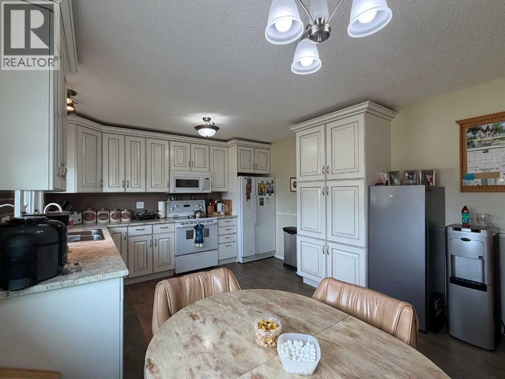 607 6 Avenue Property Photo 9