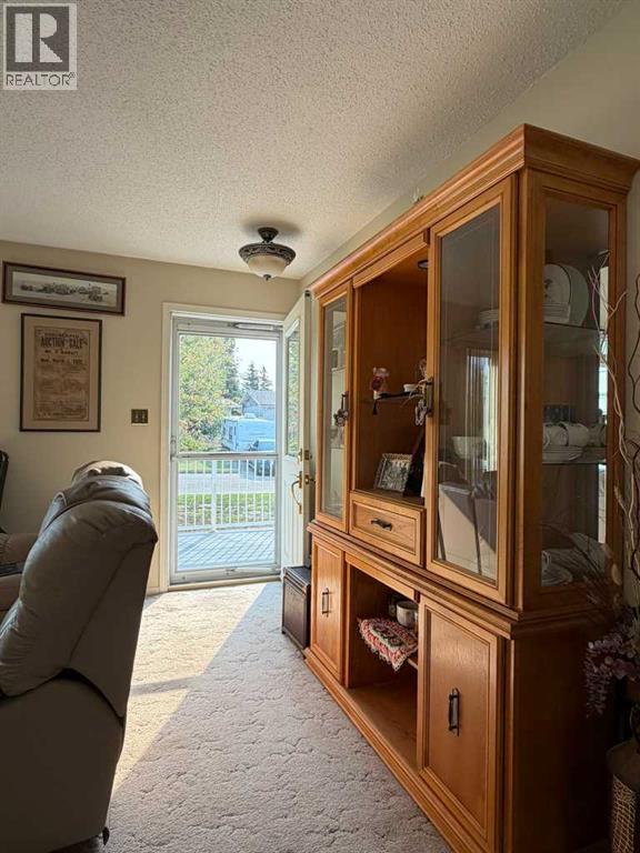 607 6 Avenue Property Photo 10