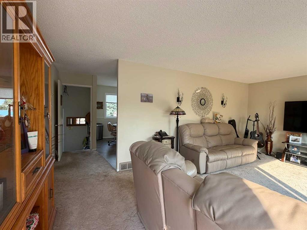 607 6 Avenue Property Photo 11