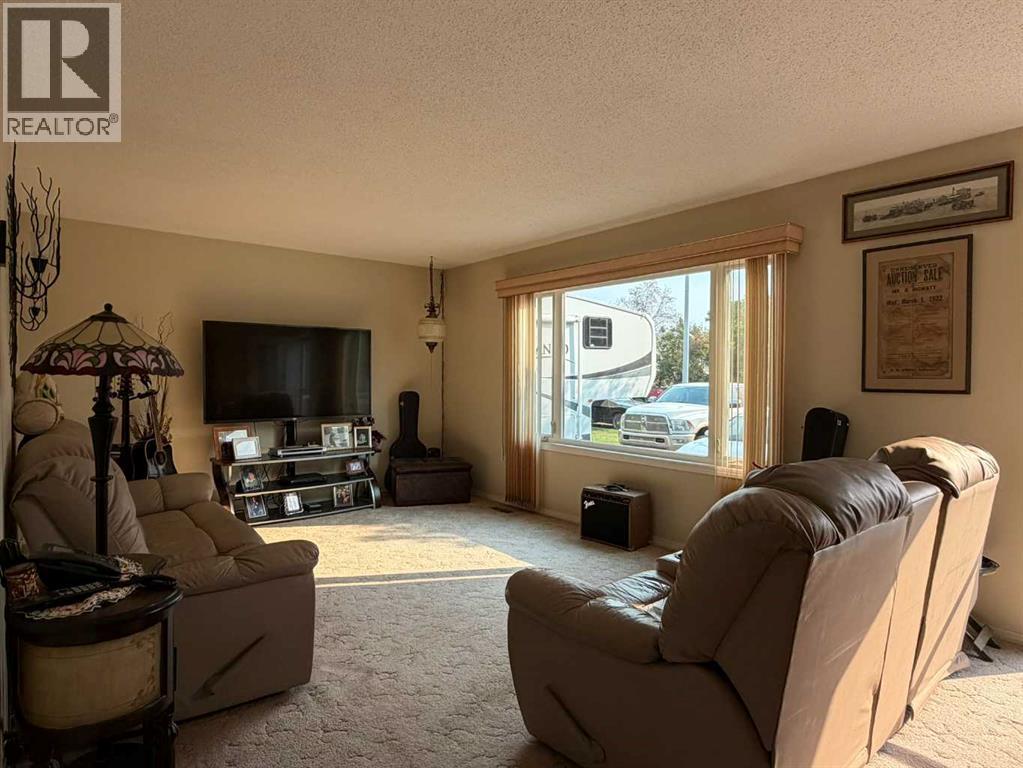 607 6 Avenue Property Photo 12