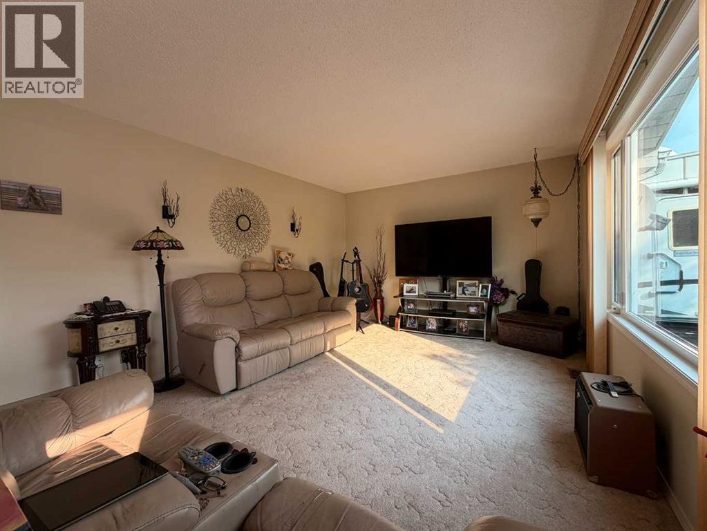 607 6 Avenue Property Photo 14