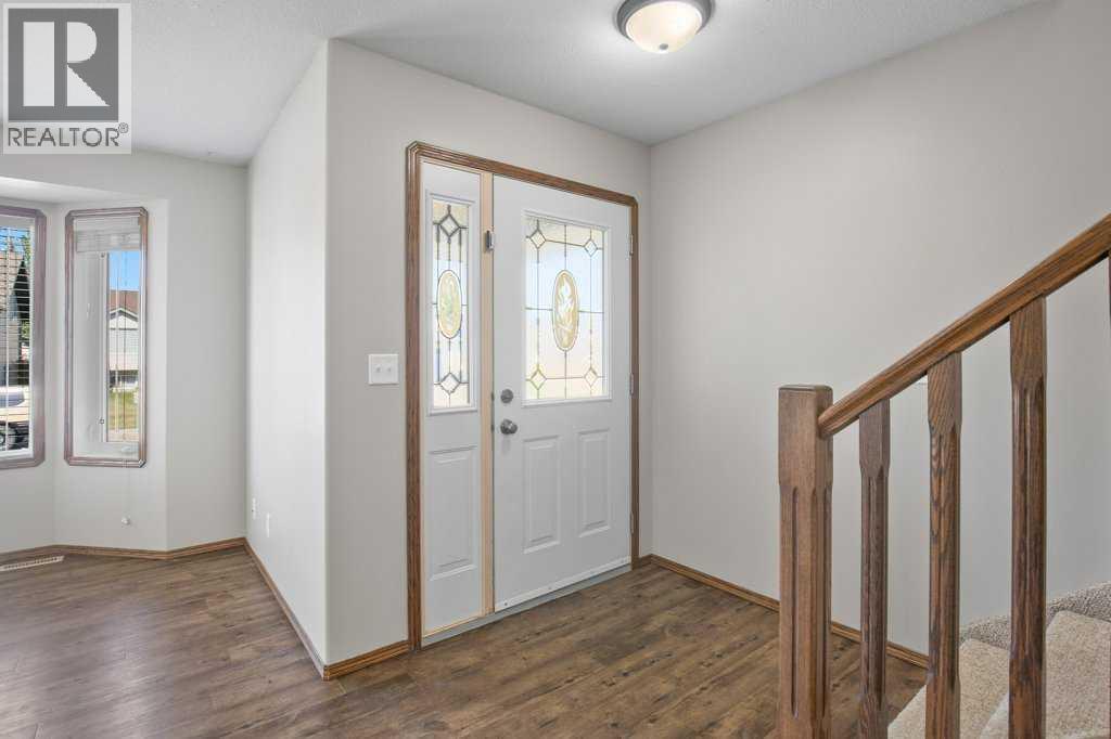127 Lyons Close Property Photo 2