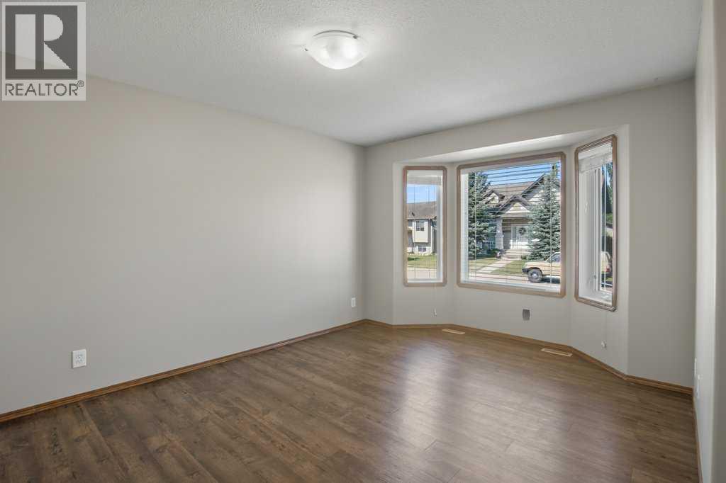 127 Lyons Close Property Photo 3