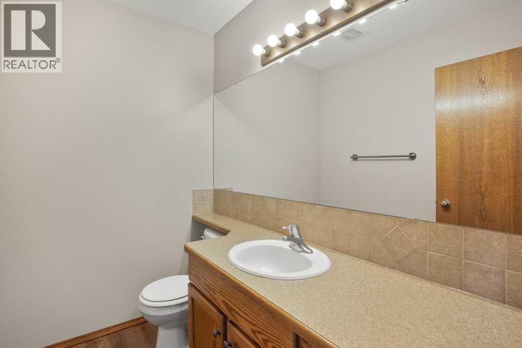 127 Lyons Close Property Photo 10