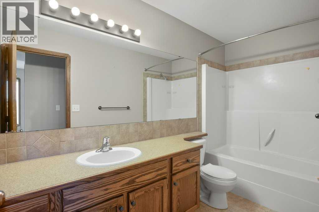127 Lyons Close Property Photo 14